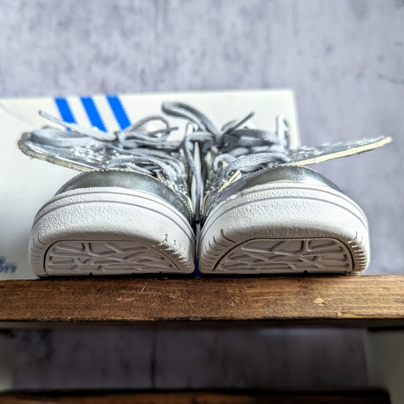 Adidas x Jeremy Scott Wings Metal Model sneakers in Silver, size 9 toddler - Picture 3 of 14